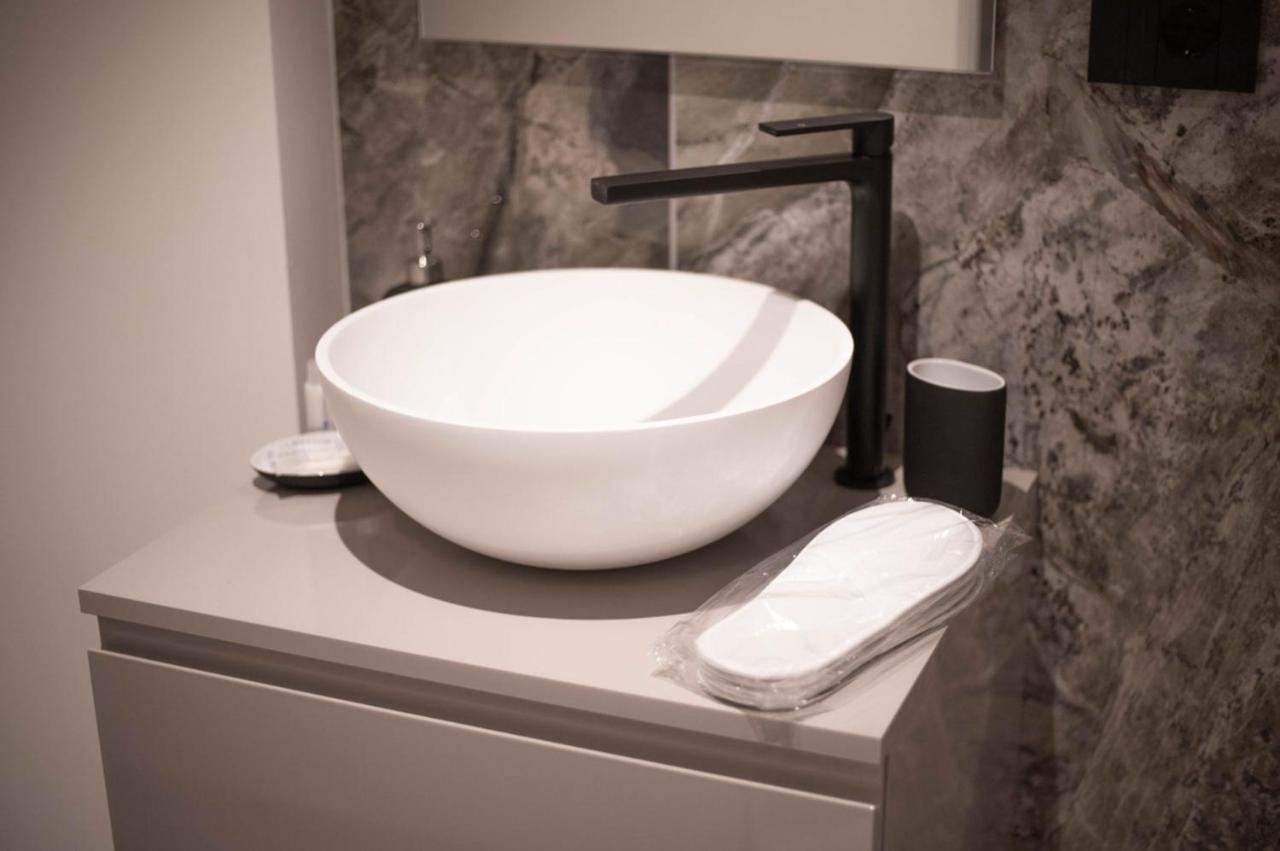 Exclusive Retreat Few Steps From Duomo - Apt 1 Milan Bagian luar foto