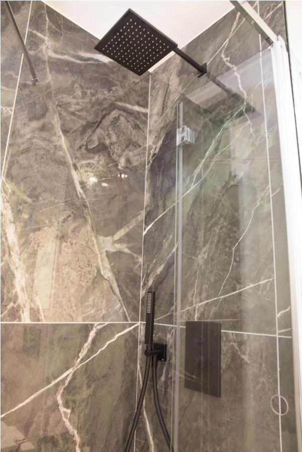 Exclusive Retreat Few Steps From Duomo - Apt 1 Milan Bagian luar foto