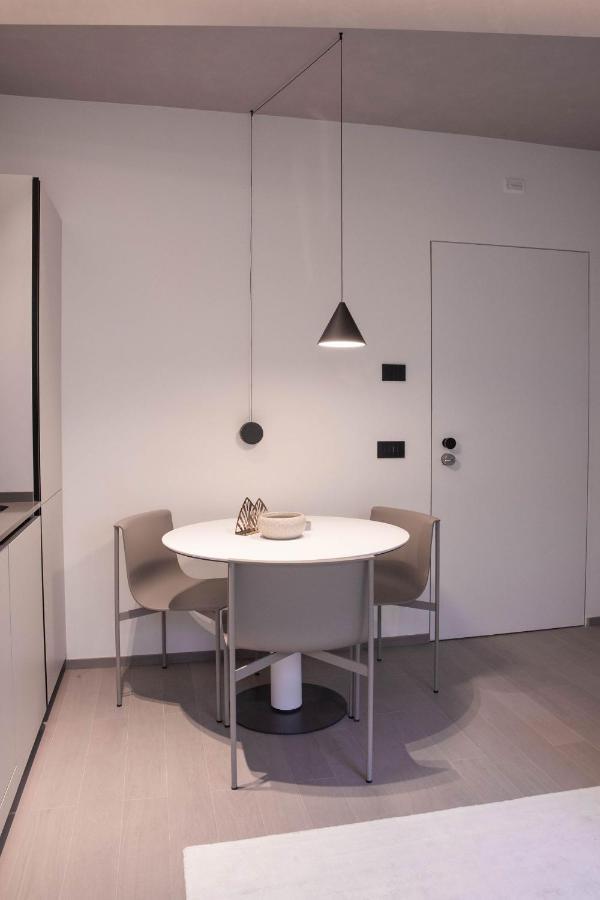 Exclusive Retreat Few Steps From Duomo - Apt 1 Milan Bagian luar foto