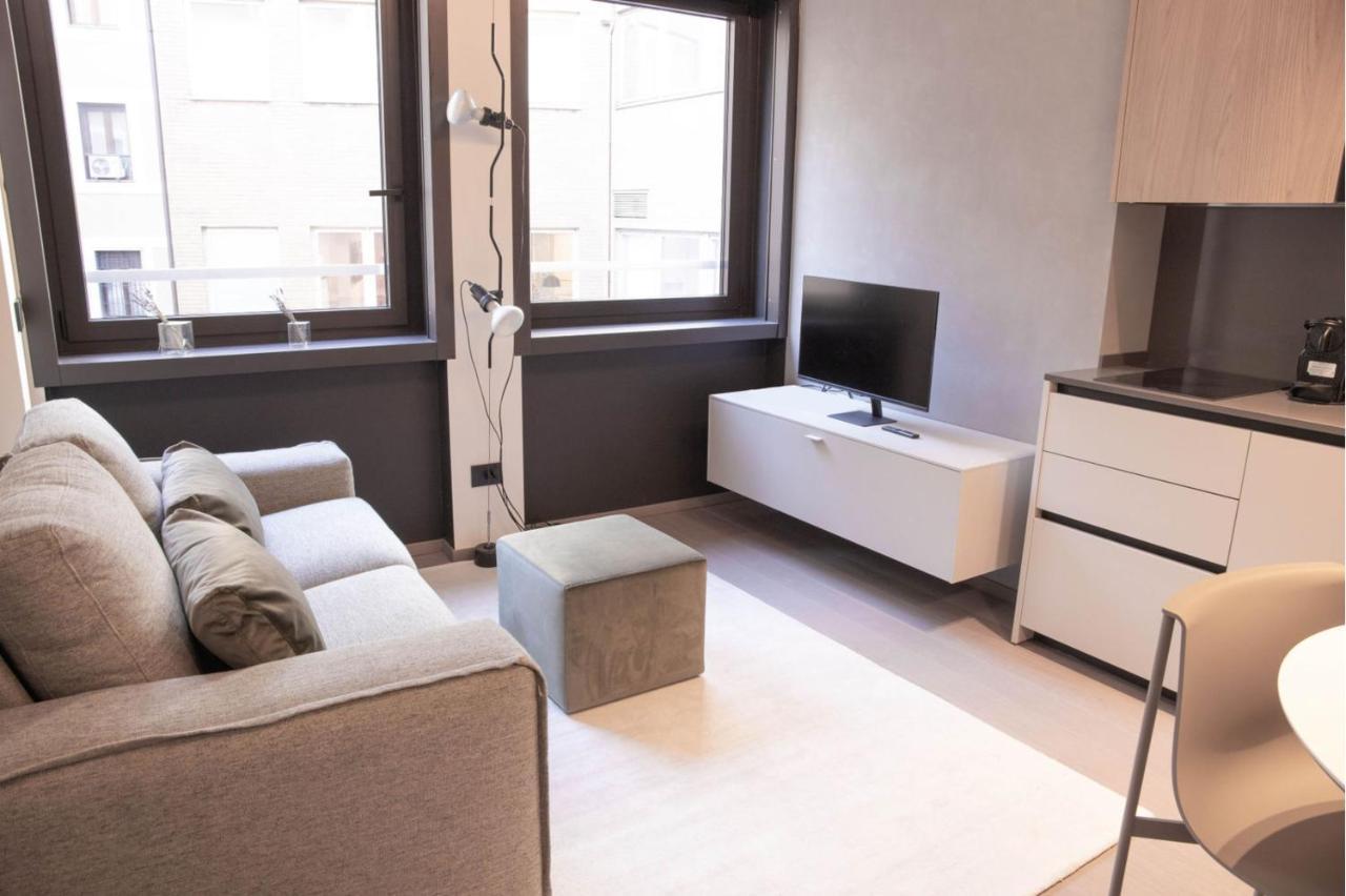 Exclusive Retreat Few Steps From Duomo - Apt 1 Milan Bagian luar foto